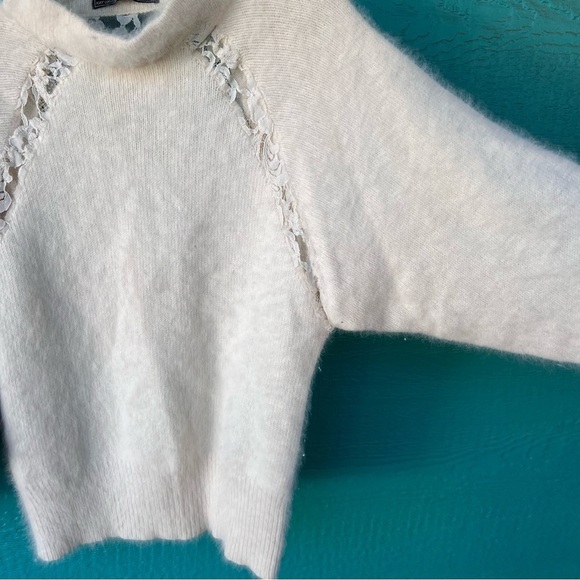 FUZZY ANGORA AND LACE VINTAGE IVORY CREAM SWEATER SIZE LARGE - Picture 3 of 10